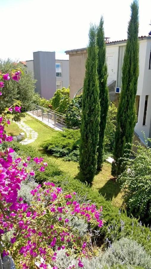 Apartment Sreta Оміш Екстер'єр фото