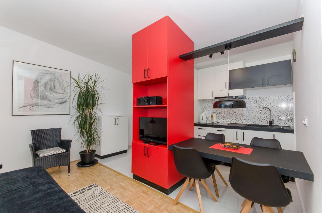 Apartment Sreta Оміш Екстер'єр фото