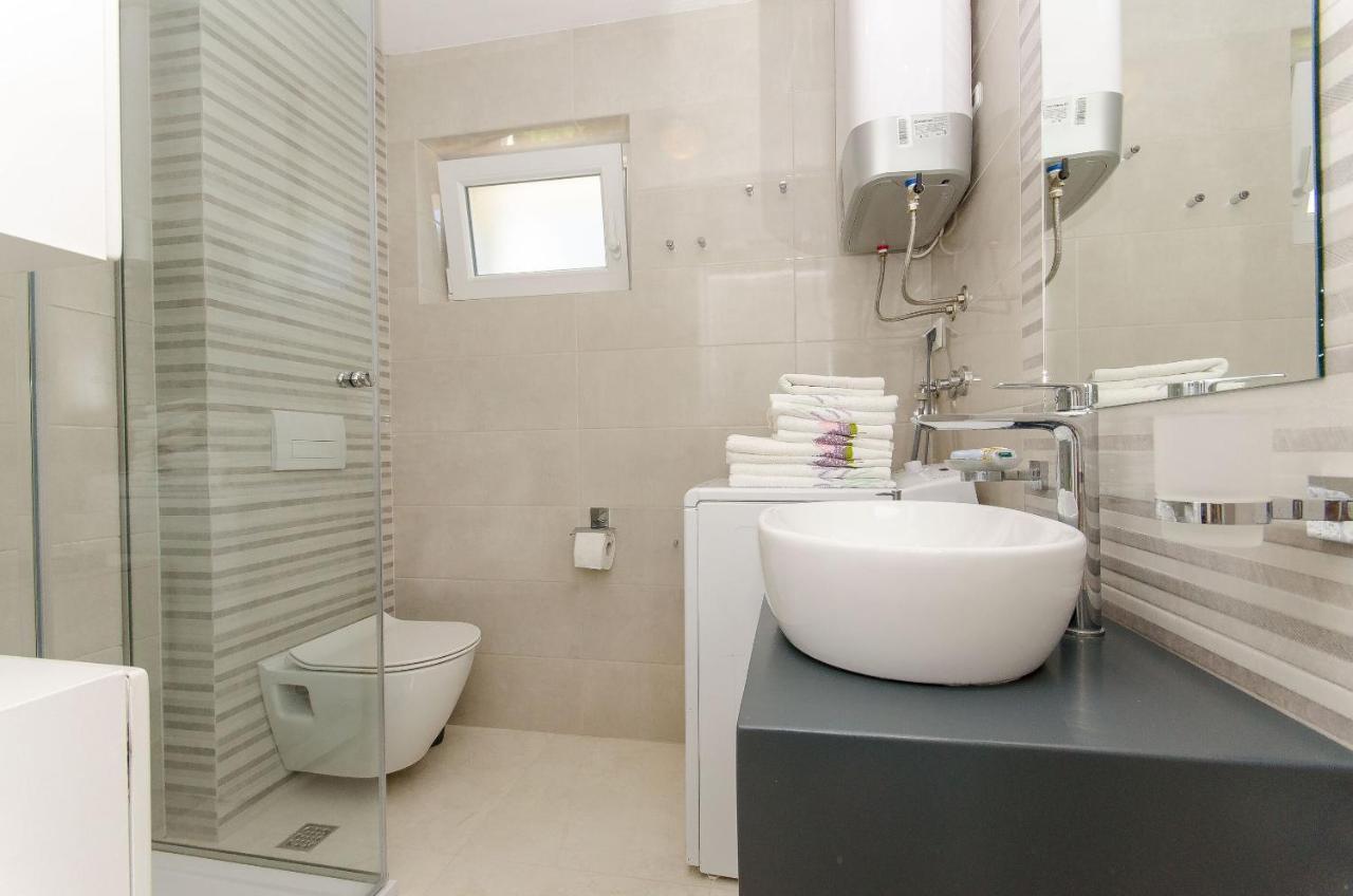 Apartment Sreta Оміш Екстер'єр фото