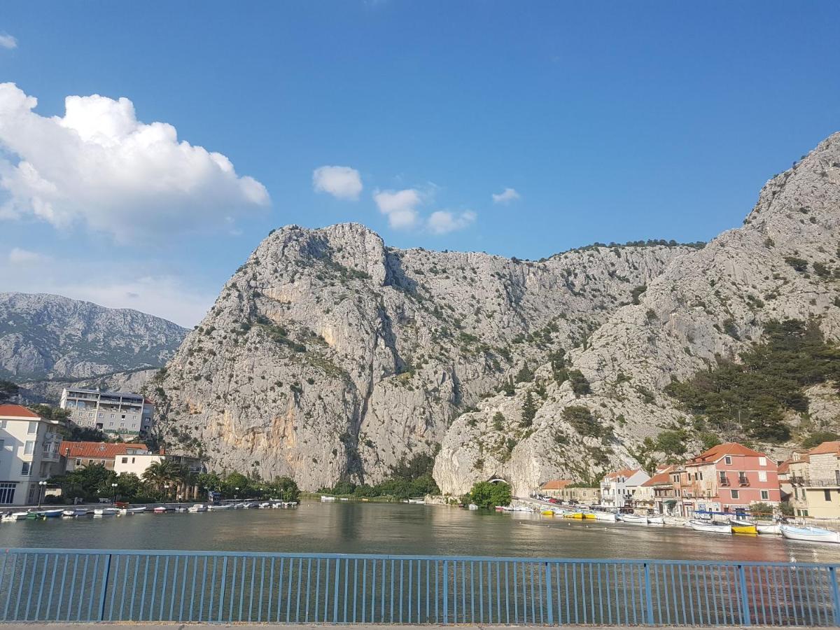 Apartment Sreta Оміш Екстер'єр фото